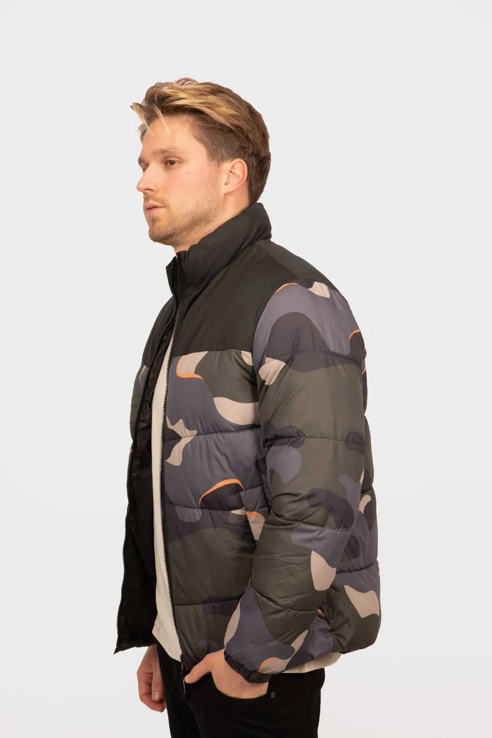 Jack & Jones Dzseki, 2. fotó
