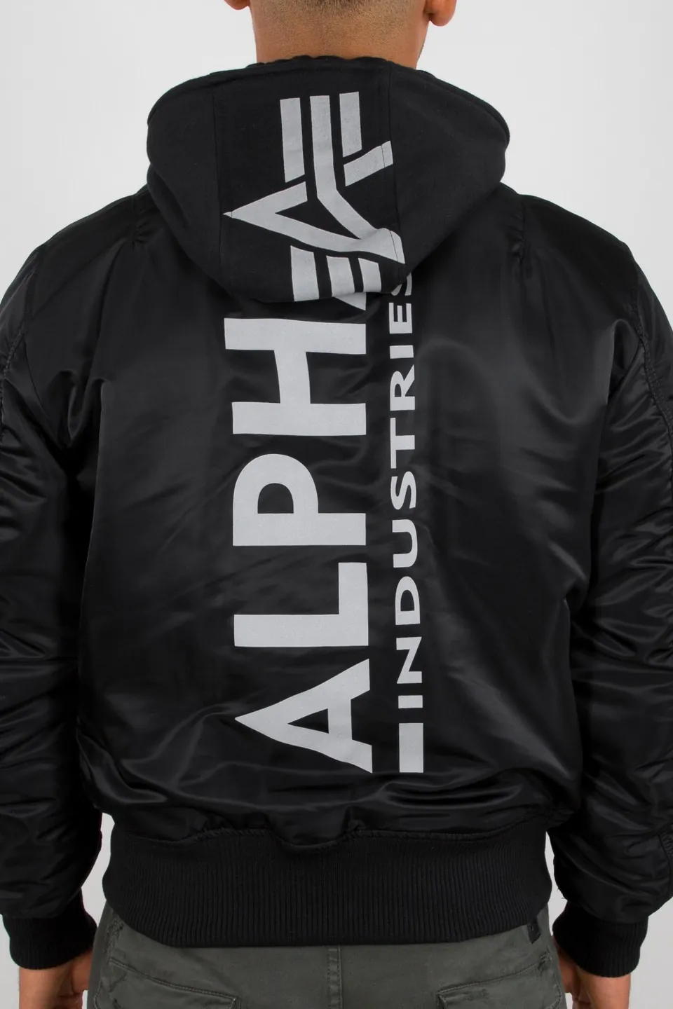 Alpha Industries Dzseki, 2. fotó