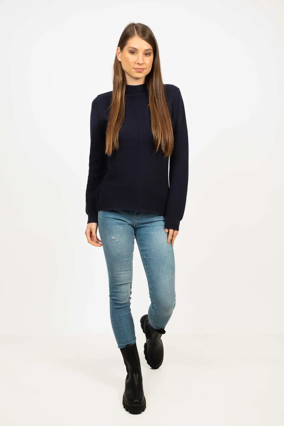 Clarina Pulóver, 2. fotó