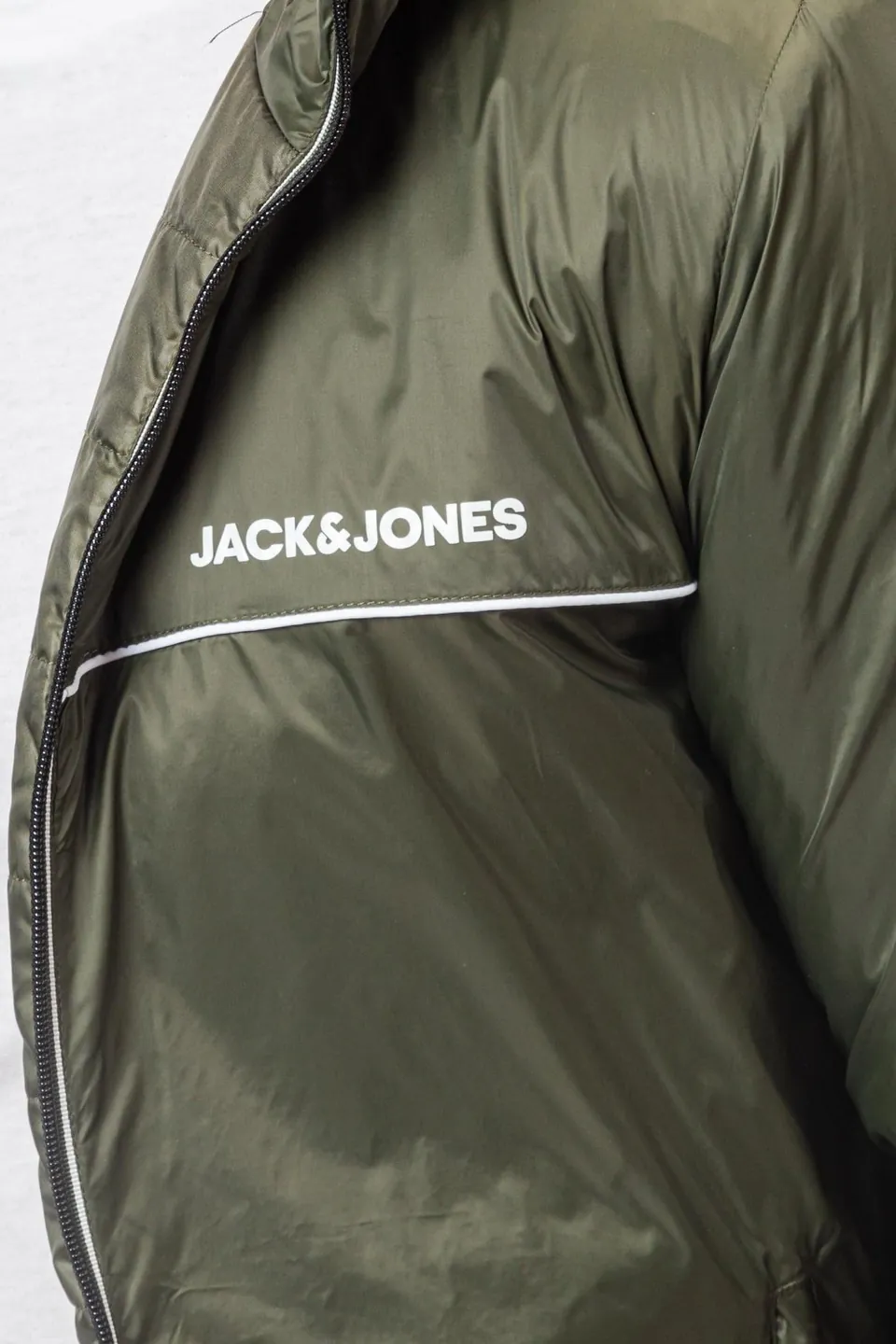 Jack & Jones Dzseki, 4. fotó