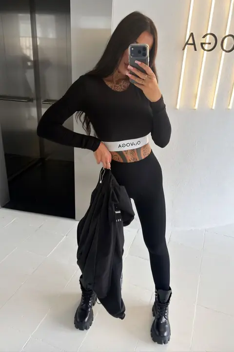 OlaVoga Hot top