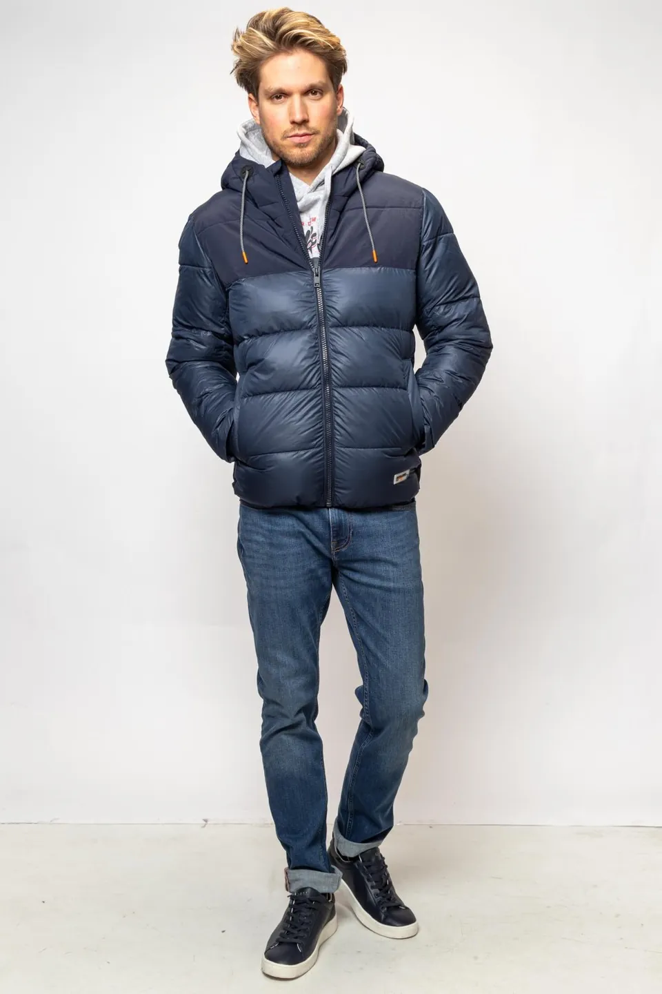 Jack & Jones Dzseki, 2. fotó